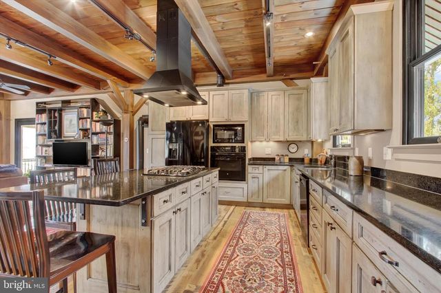 742 HARRISON DR, Gettysburg, PA 17325