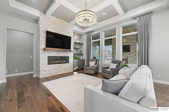 2331 S 218th Avenue, Elkhorn, NE 68022