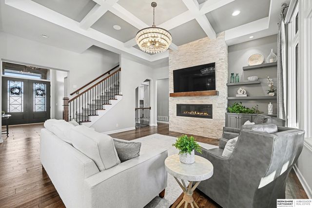 2331 S 218th Avenue, Elkhorn, NE 68022