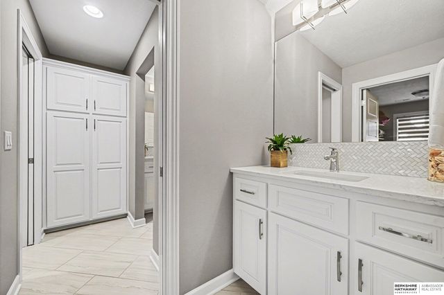 2331 S 218th Avenue, Elkhorn, NE 68022