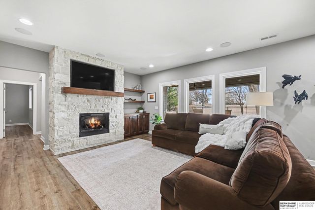 2331 S 218th Avenue, Elkhorn, NE 68022