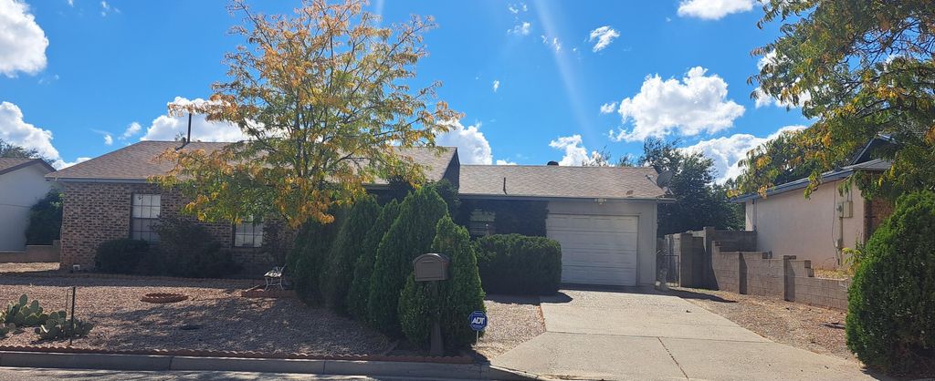 541 Summer Winds Drive SE, Rio Rancho, NM 87124