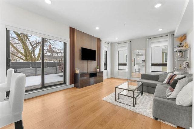 13 Alpine St 202, Somerville, MA 02144