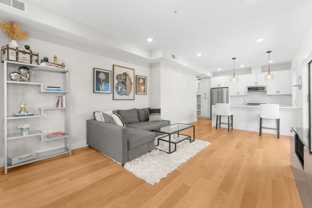 13 Alpine St 202, Somerville, MA 02144