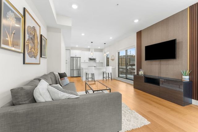 13 Alpine St 202, Somerville, MA 02144