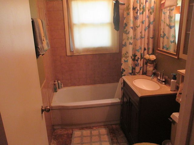 439 N Iowa Avenue, Villa Park, IL 60181