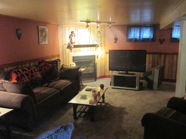 439 N Iowa Avenue, Villa Park, IL 60181