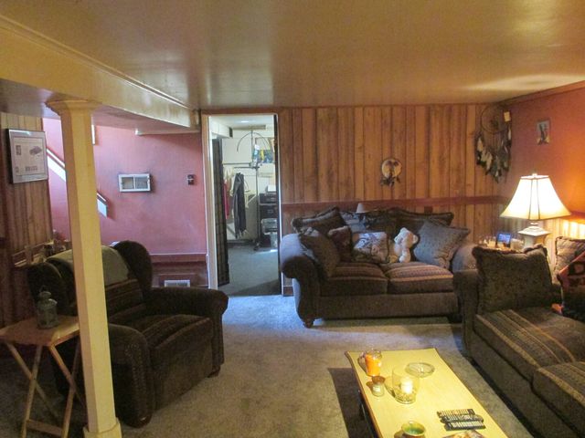 439 N Iowa Avenue, Villa Park, IL 60181