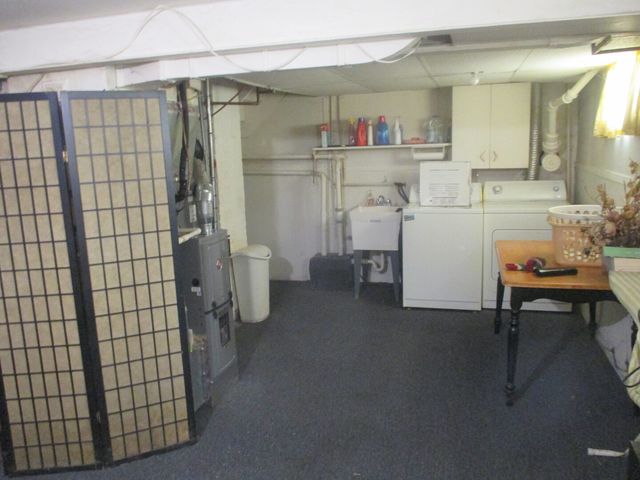 439 N Iowa Avenue, Villa Park, IL 60181