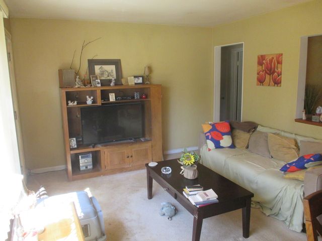 439 N Iowa Avenue, Villa Park, IL 60181