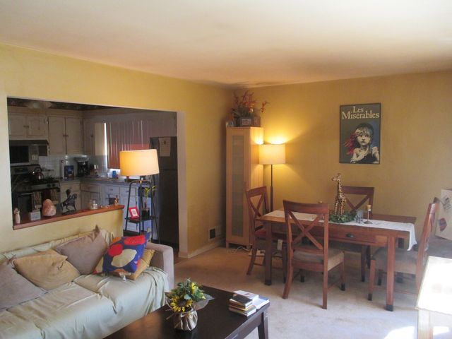 439 N Iowa Avenue, Villa Park, IL 60181