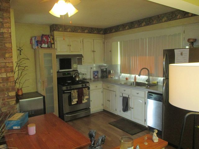 439 N Iowa Avenue, Villa Park, IL 60181