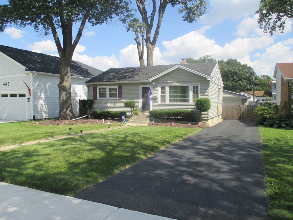 439 N Iowa Avenue, Villa Park, IL 60181