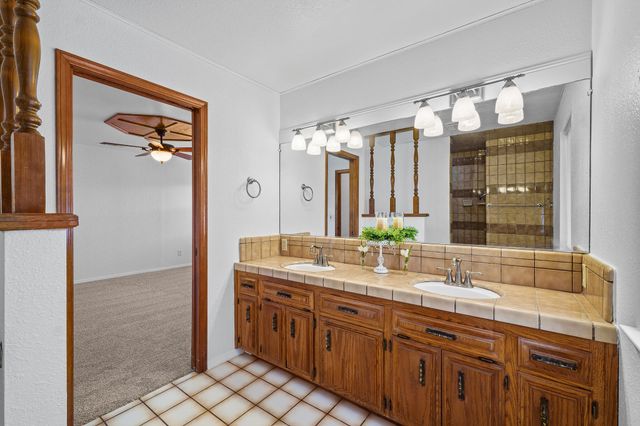 1365 E Coelho Avenue, Tulare, CA 93274