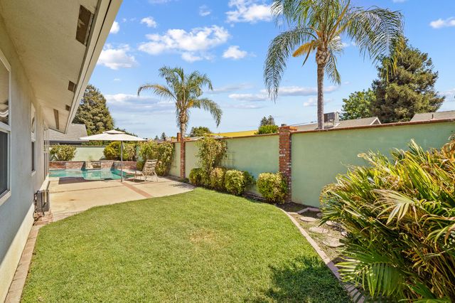 1365 E Coelho Avenue, Tulare, CA 93274