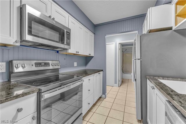 1633 Cedarwood Drive 320, Westlake, OH 44145