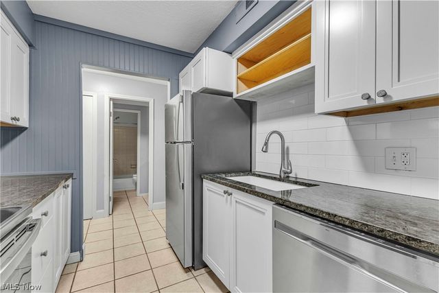 1633 Cedarwood Drive 320, Westlake, OH 44145
