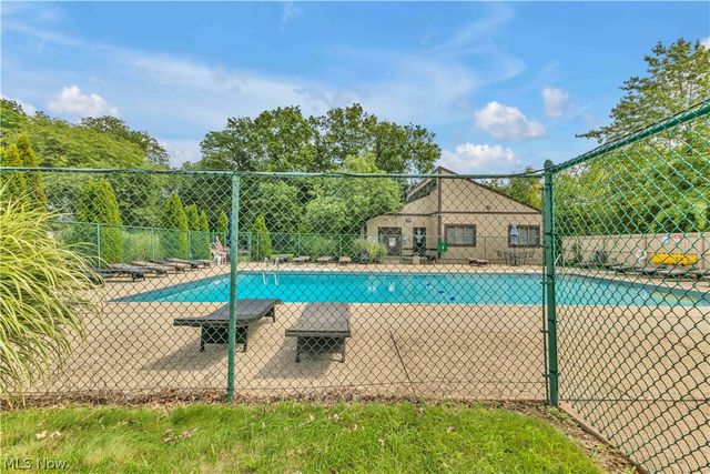 1633 Cedarwood Drive 320, Westlake, OH 44145