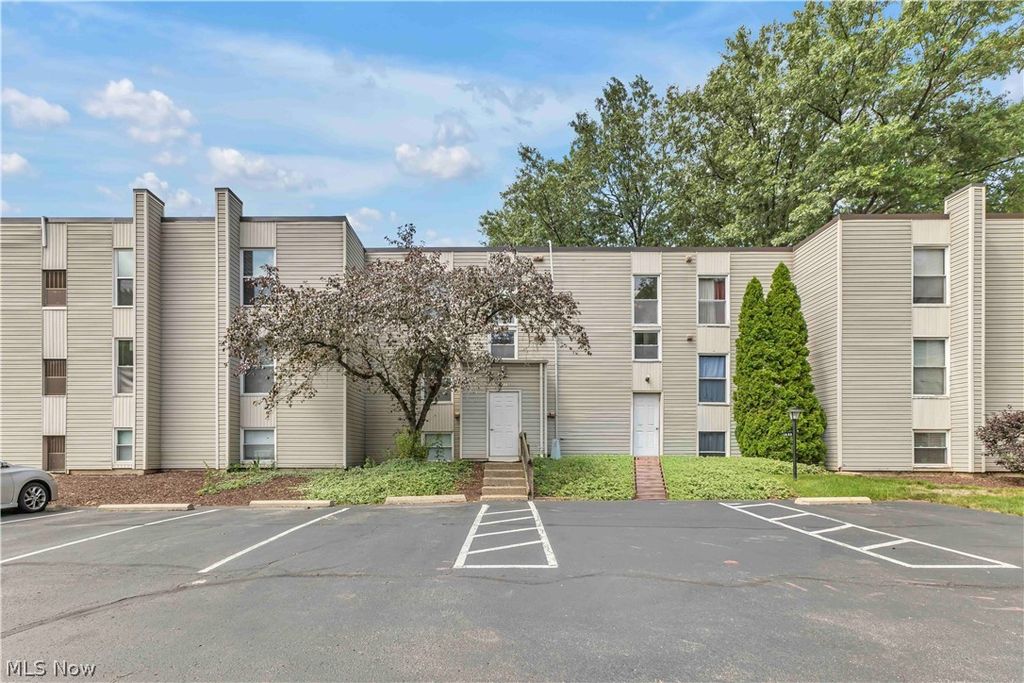 1633 Cedarwood Drive 320, Westlake, OH 44145