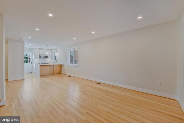 409 JEFFERSON ST NE, Washington, DC 20011