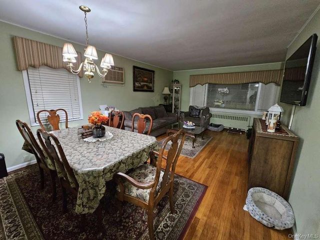 124 Lakeview Avenue, Lynbrook, NY 11563