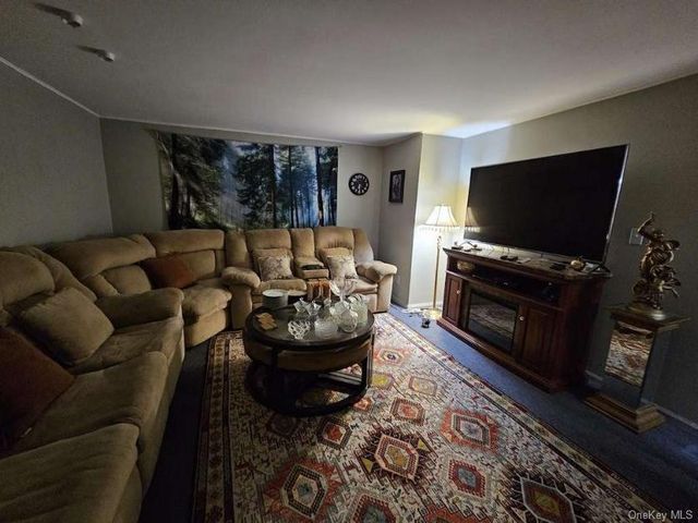 124 Lakeview Avenue, Lynbrook, NY 11563