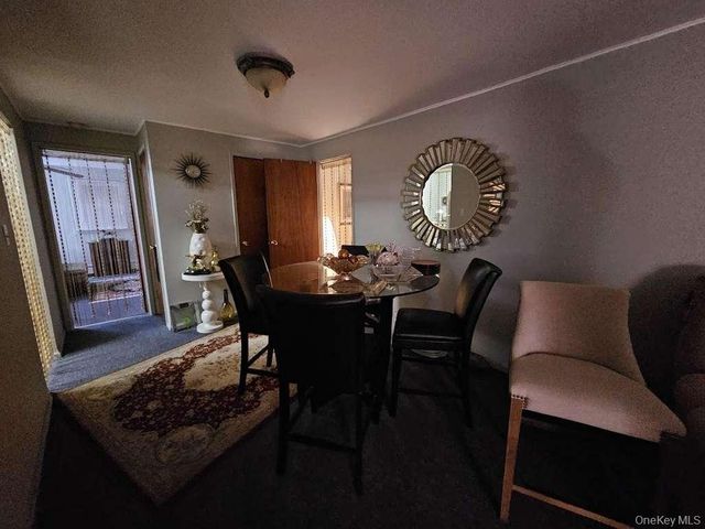 124 Lakeview Avenue, Lynbrook, NY 11563
