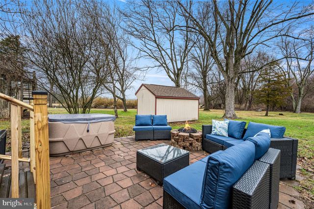 3319 SALFORD STATION RD, Perkiomenville, PA 18074