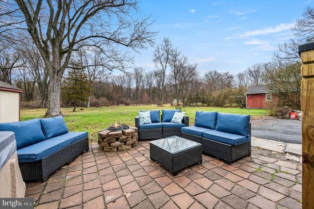 3319 SALFORD STATION RD, Perkiomenville, PA 18074