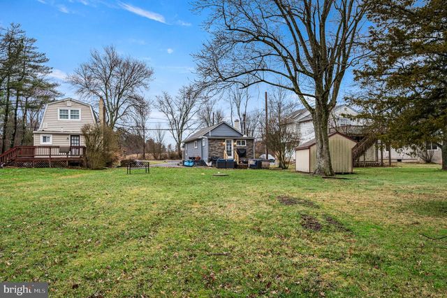 3319 SALFORD STATION RD, Perkiomenville, PA 18074