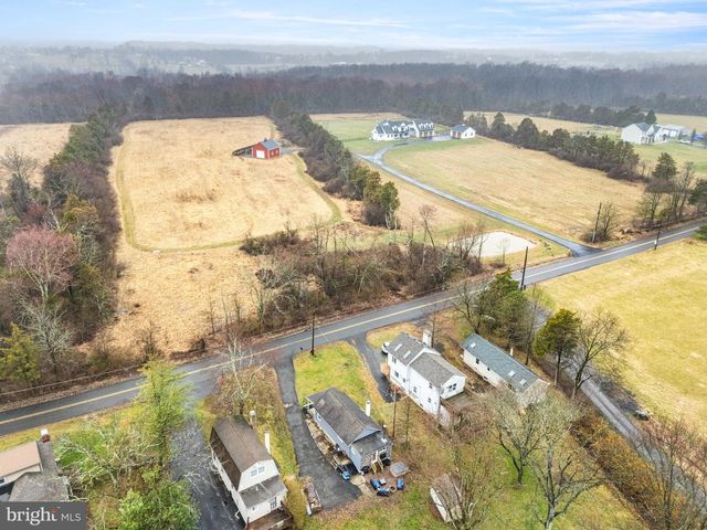 3319 SALFORD STATION RD, Perkiomenville, PA 18074