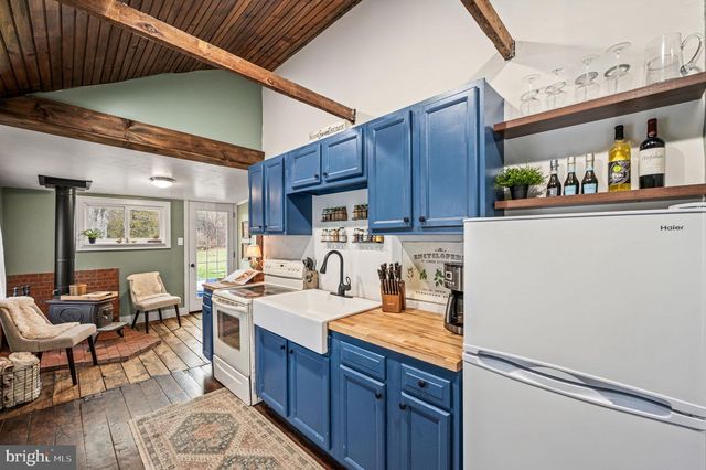 3319 SALFORD STATION RD, Perkiomenville, PA 18074