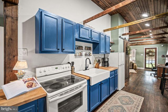 3319 SALFORD STATION RD, Perkiomenville, PA 18074