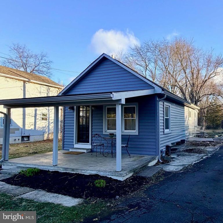 3319 SALFORD STATION RD, Perkiomenville, PA 18074