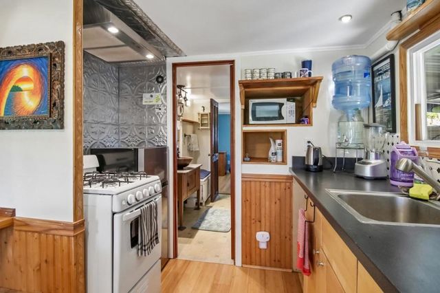 890 38th Avenue, Santa Cruz, CA 95062