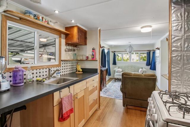 890 38th Avenue, Santa Cruz, CA 95062