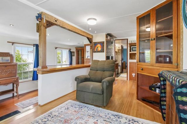 890 38th Avenue, Santa Cruz, CA 95062