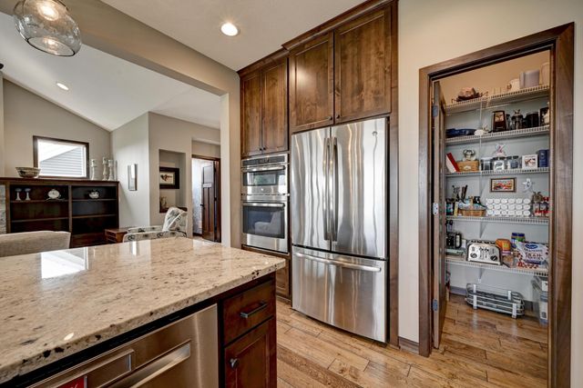 3514 Cove Point Circle NW, Prior Lake, MN 55372
