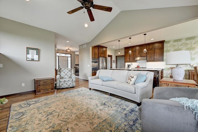 3514 Cove Point Circle NW, Prior Lake, MN 55372