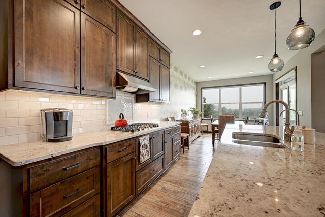 3514 Cove Point Circle NW, Prior Lake, MN 55372