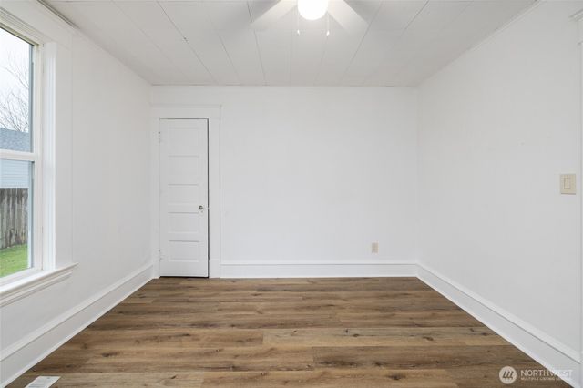 1016 E Orange Avenue, Burlington, WA 98233