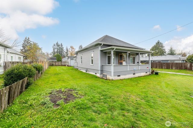 1016 E Orange Avenue, Burlington, WA 98233