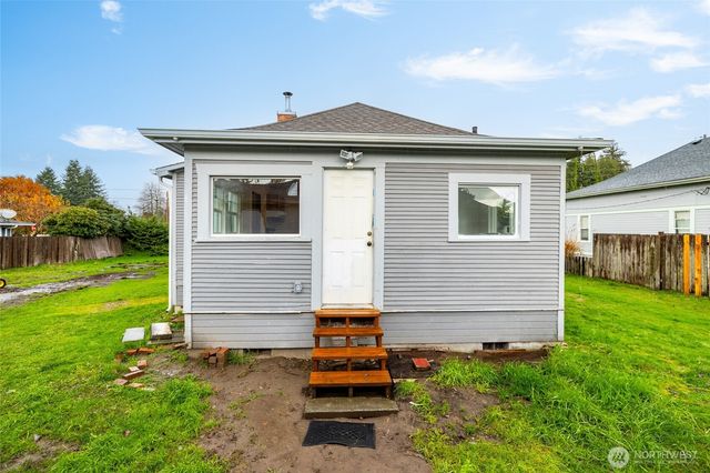 1016 E Orange Avenue, Burlington, WA 98233