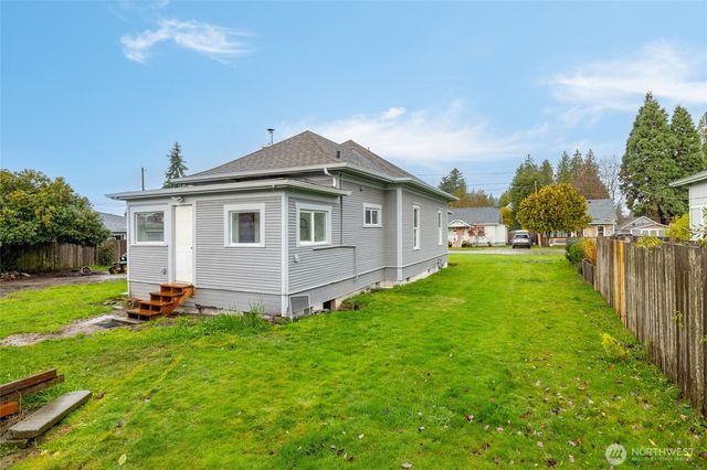 1016 E Orange Avenue, Burlington, WA 98233