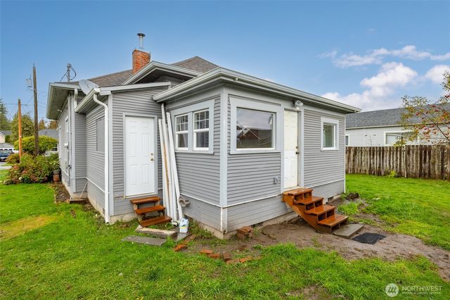 1016 E Orange Avenue, Burlington, WA 98233