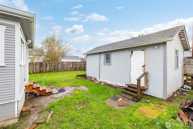 1016 E Orange Avenue, Burlington, WA 98233