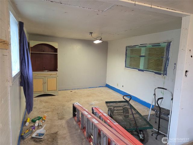 1016 E Orange Avenue, Burlington, WA 98233