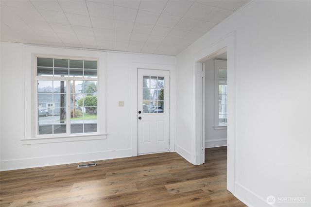 1016 E Orange Avenue, Burlington, WA 98233