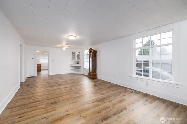 1016 E Orange Avenue, Burlington, WA 98233