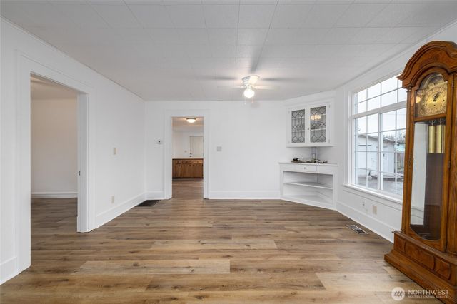 1016 E Orange Avenue, Burlington, WA 98233